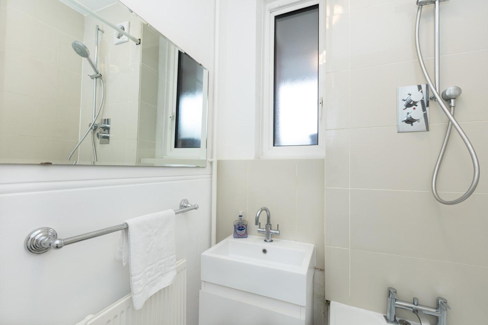 Bright Modern 1 Bedroom Flat, 5 Min To Vauxhall St ロンドン エクステリア 写真