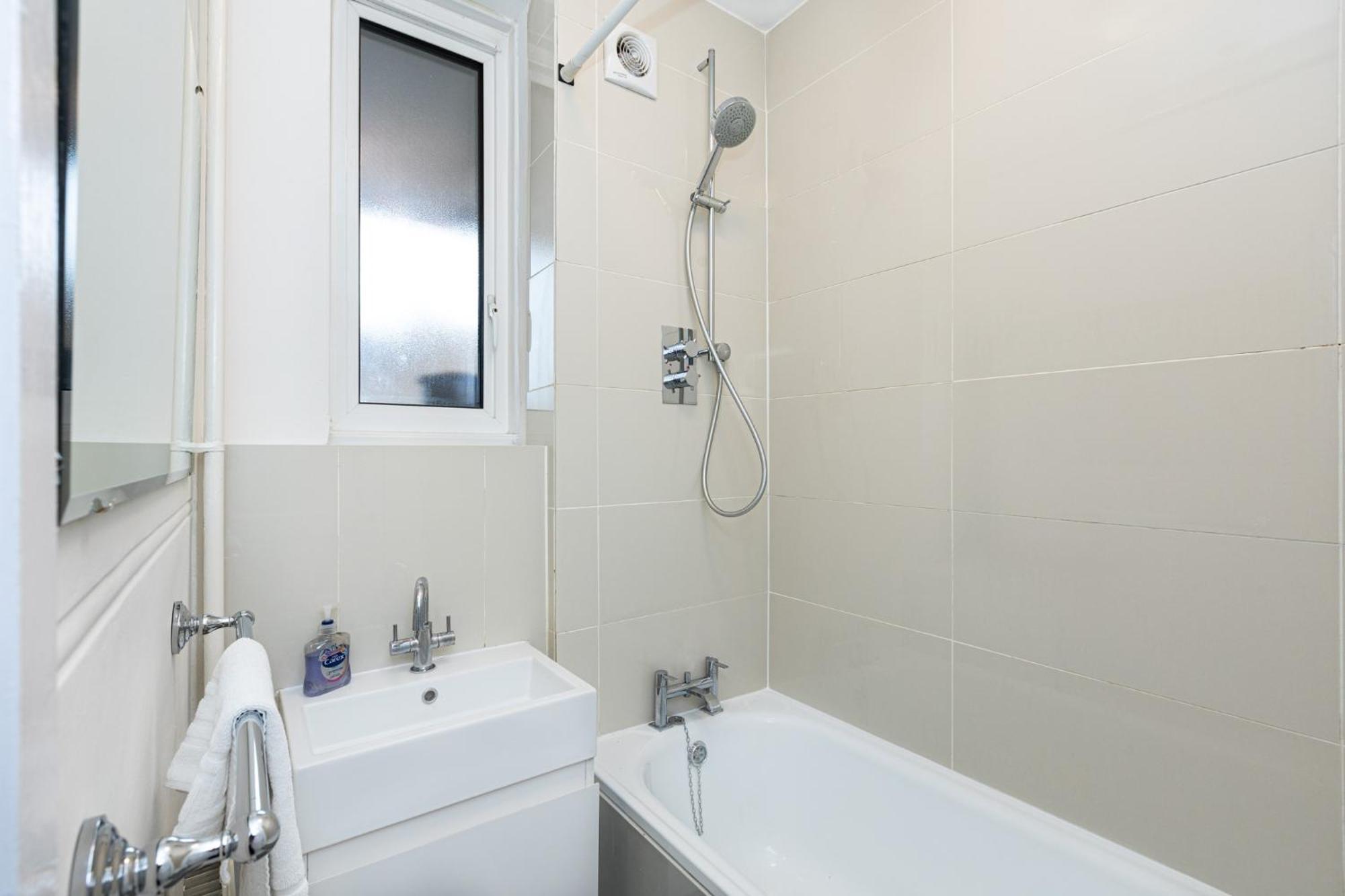 Bright Modern 1 Bedroom Flat, 5 Min To Vauxhall St ロンドン エクステリア 写真